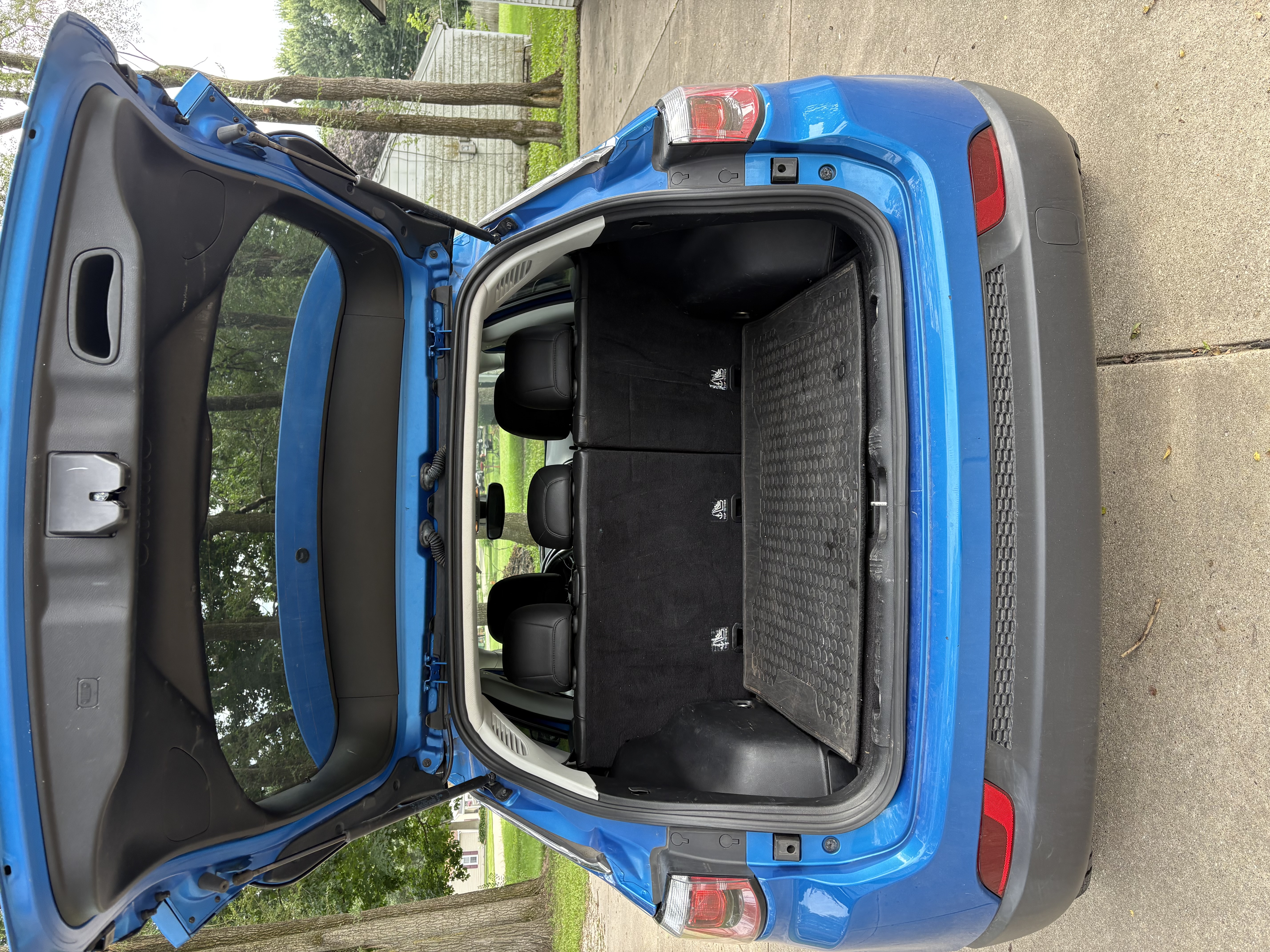 Used 2018 Jeep Compass Latitude w/ Cold Weather Group AWD/4WD image 17