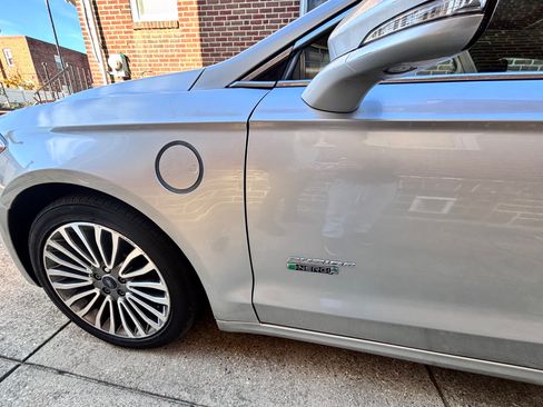 Used 2017 Ford Fusion Energi SE image 6