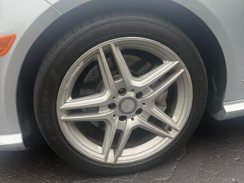 Used 2011 Mercedes-Benz E 550 4MATIC Sedan image 6