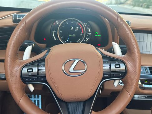 Used 2023 Lexus LC 500 Convertible image 16