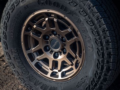 Used 2023 Toyota Tacoma 4x4 Double Cab image 4