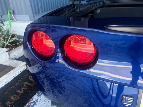 Used 2005 Chevrolet Corvette Convertible w/ Preferred Equipment Group RWD image 9
