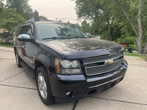 Used 2009 Chevrolet Suburban LTZ AWD/4WD image 6
