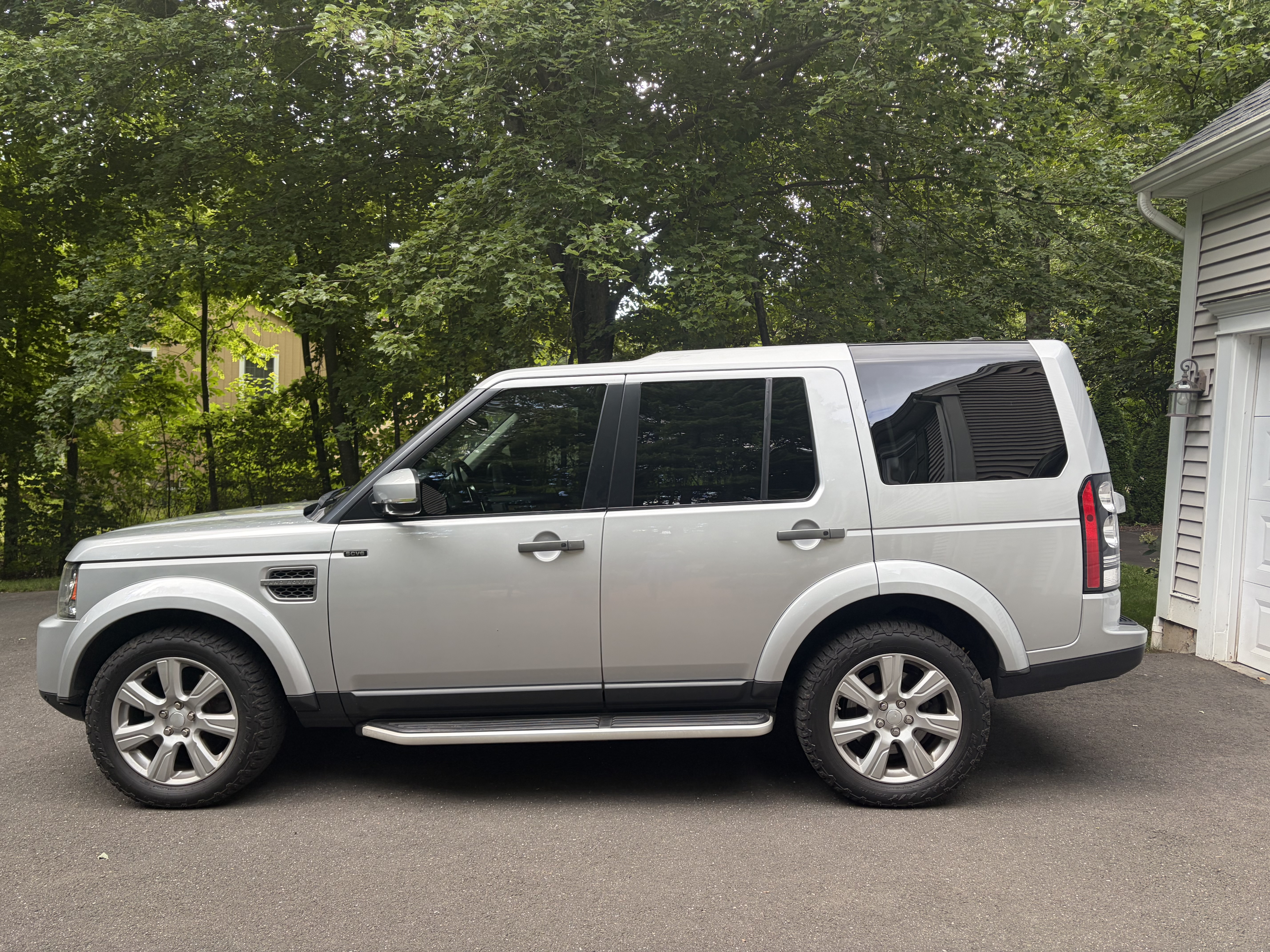 Used 2015 Land Rover LR4 HSE AWD/4WD image 2