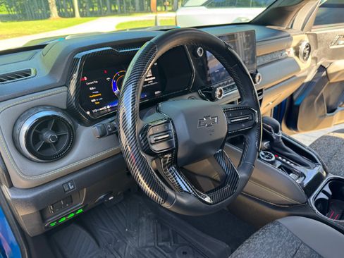 Used 2024 Chevrolet Colorado ZR2 w/ Technology Package image 10
