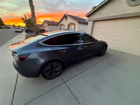 Used 2019 Tesla Model 3 Performance image 4