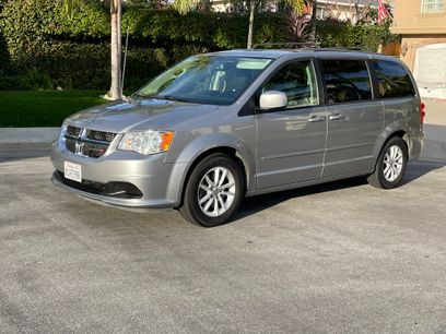 Used 2016 Dodge Grand Caravan SXT w/ UConnect Hands-Free Group