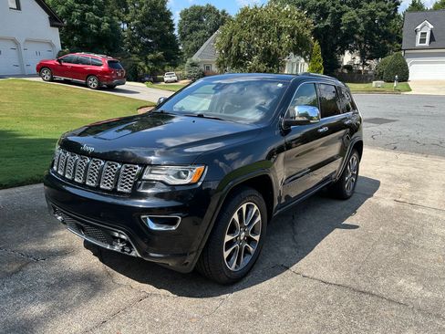 Used 2018 Jeep Grand Cherokee Overland RWD image 4