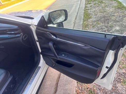 Used 2014 Maserati Quattroporte GTS image 12