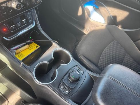 Used 2019 GMC Terrain SLE w/ Driver Convenience Package image 6