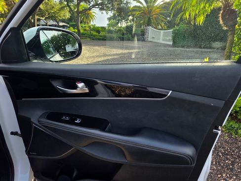 Used 2016 Kia Sorento SX w/ SXL Technology Package image 9