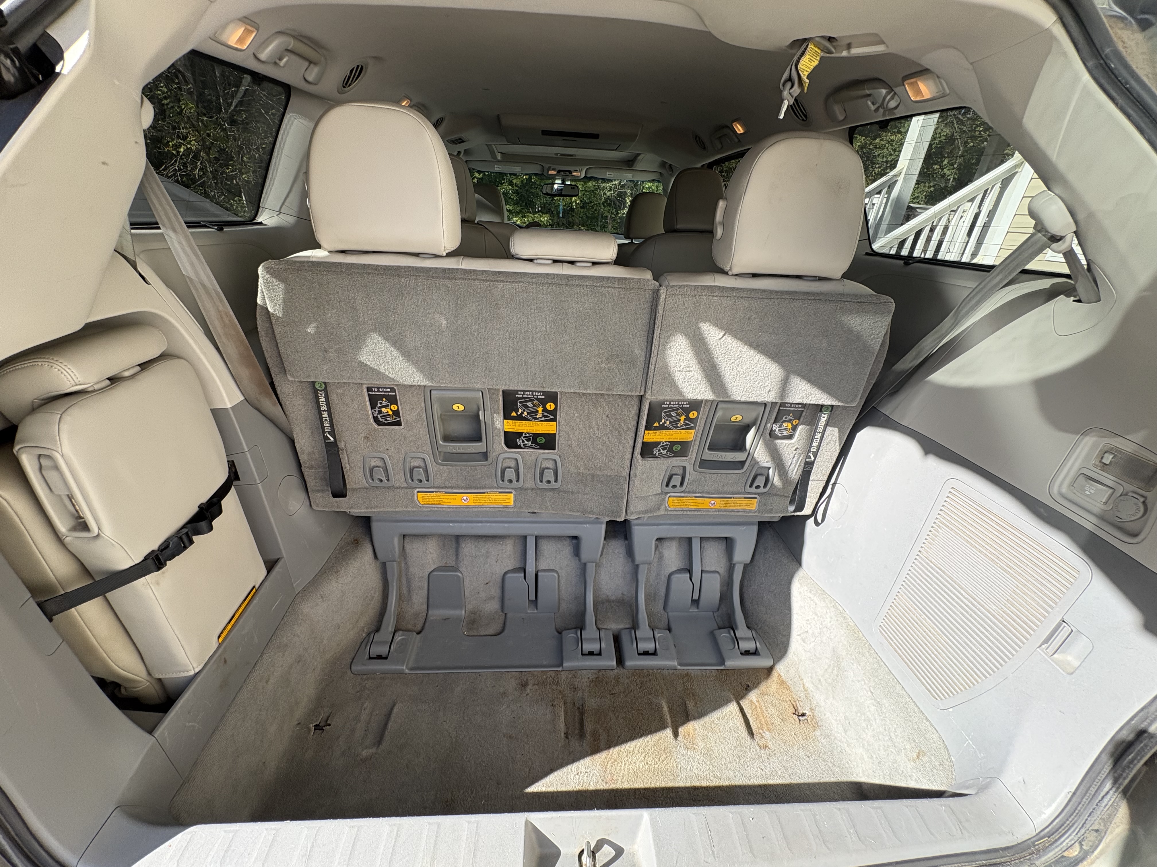 Used 2011 Toyota Sienna XLE FWD image 16
