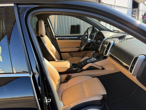 Used 2016 Porsche Cayenne S image 6
