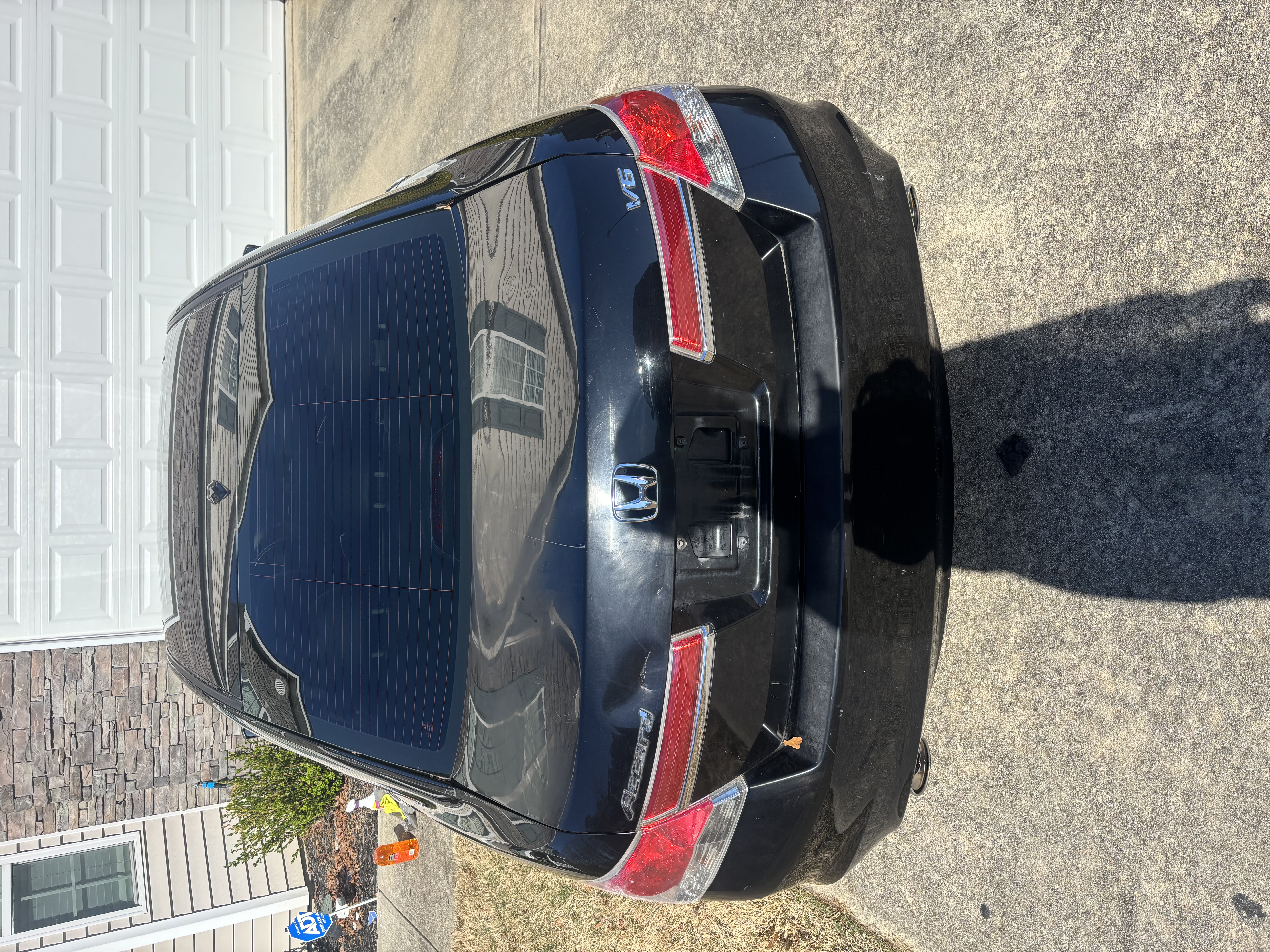 Used 2011 Honda Accord EX-L image 2