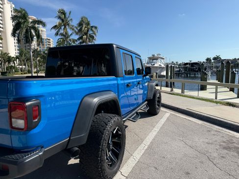 Used 2023 Jeep Gladiator Sport AWD/4WD image 6