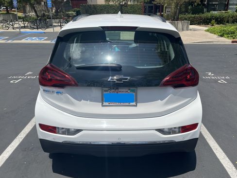 Used 2019 Chevrolet Bolt Premier w/ Infotainment Package FWD image 4