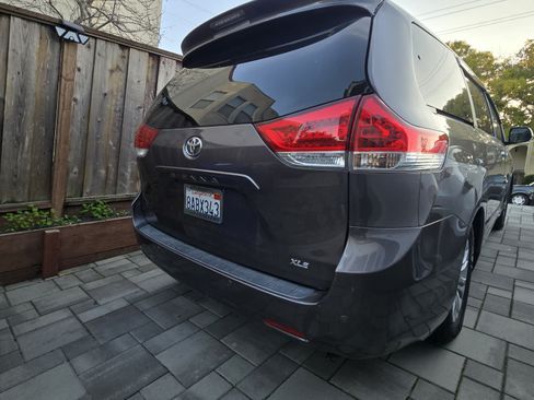 Used 2012 Toyota Sienna XLE image 5