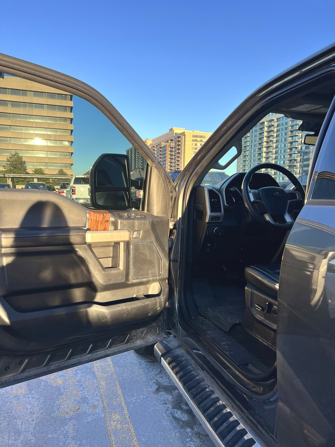Used 2018 Ford F150 Lariat w/ Equipment Group 502A Luxury AWD/4WD image 8