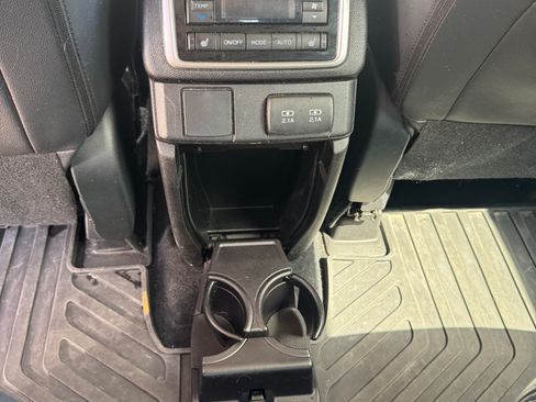 Used 2021 Subaru Ascent Limited AWD/4WD image 9