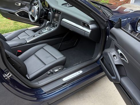 Used 2015 Porsche 911 Carrera 4 AWD/4WD image 8
