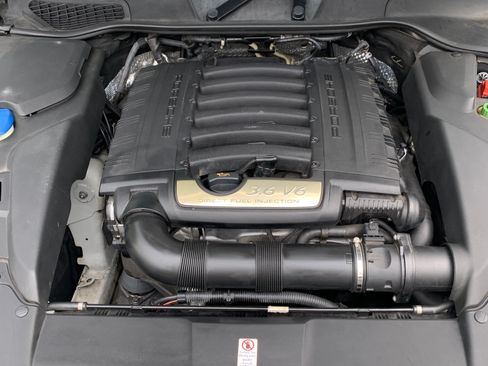 Used 2014 Porsche Cayenne Platinum Edition AWD/4WD image 29