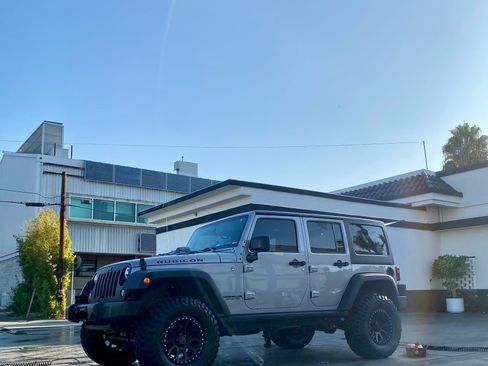 Used 2015 Jeep Wrangler Unlimited Rubicon w/ Connectivity Group image 2