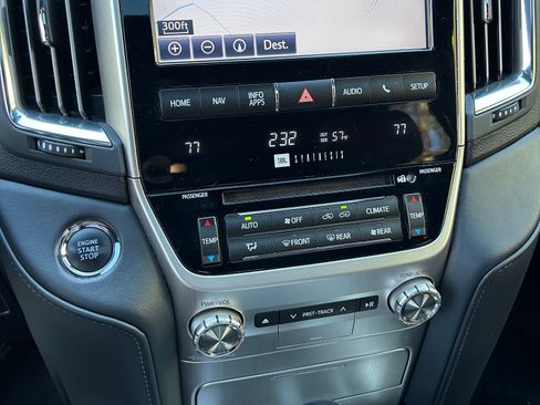 Used 2018 Toyota Land Cruiser image 13