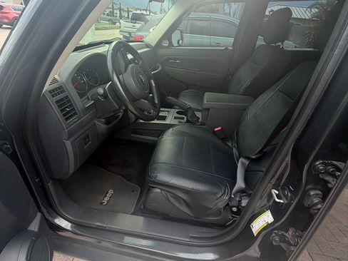 Used 2011 Jeep Liberty Sport AWD/4WD image 5