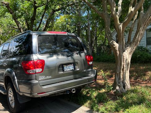 Used 2005 Toyota Sequoia SR5 AWD/4WD image 5