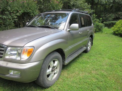 Used 2003 Toyota Land Cruiser AWD/4WD image 2