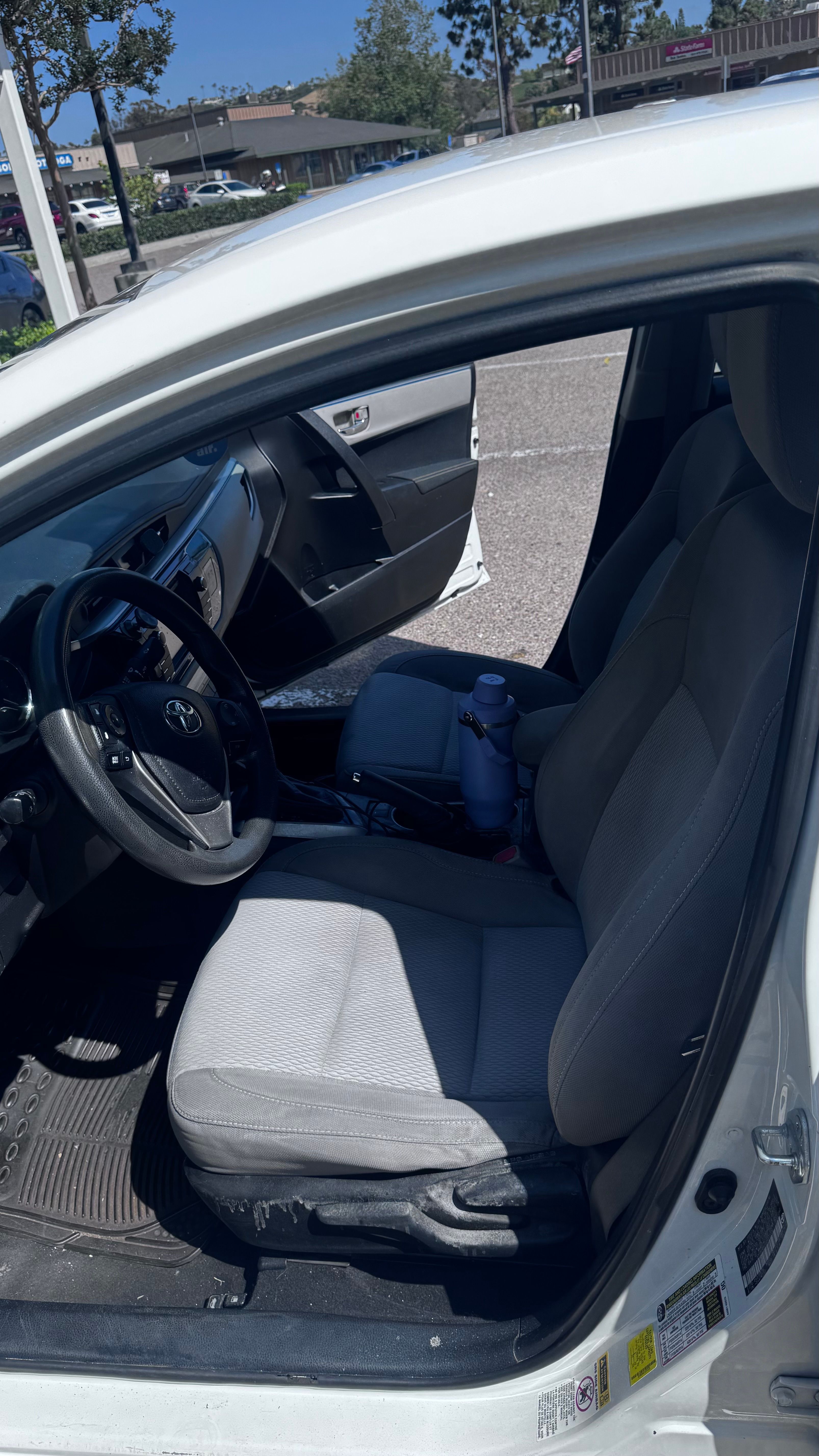 Used 2016 Toyota Corolla LE FWD image 9