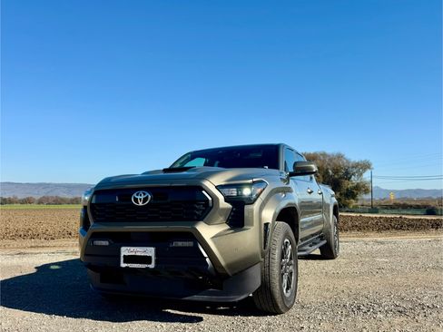 Used 2025 Toyota Tacoma TRD Sport image 9