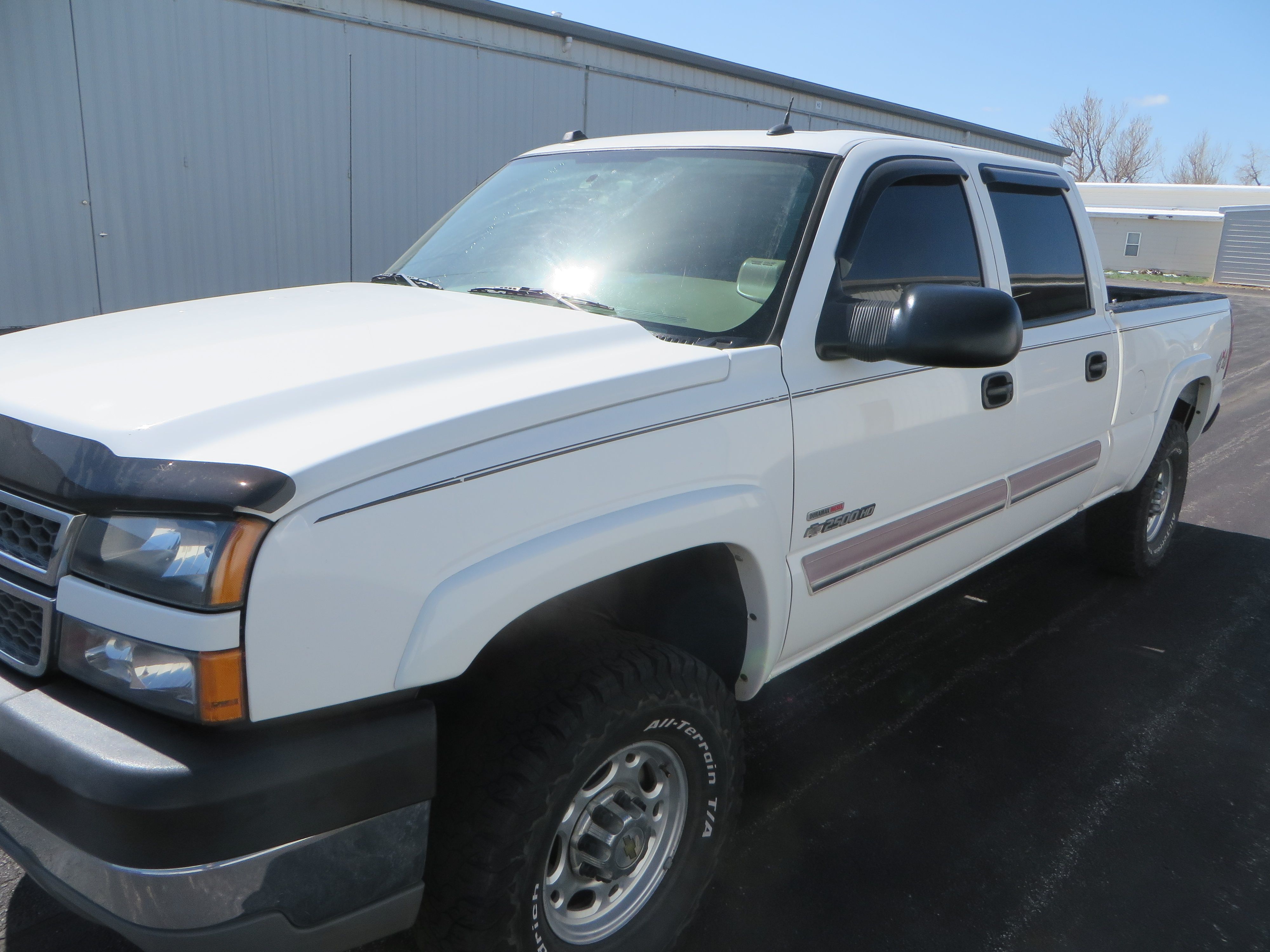 Used 2005 Chevrolet Silverado 2500 LT w/ Heavy-Duty Power Package AWD/4WD image 1
