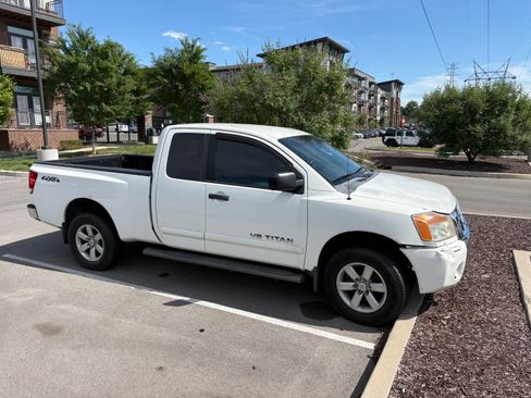 Used 2011 Nissan Titan SV w/ SV Value Truck Pkg AWD/4WD image 17