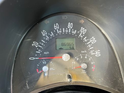 Used 2005 Volkswagen Beetle Bi-Color Edition image 12