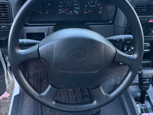 Used 1997 Nissan Pickup XE image 6