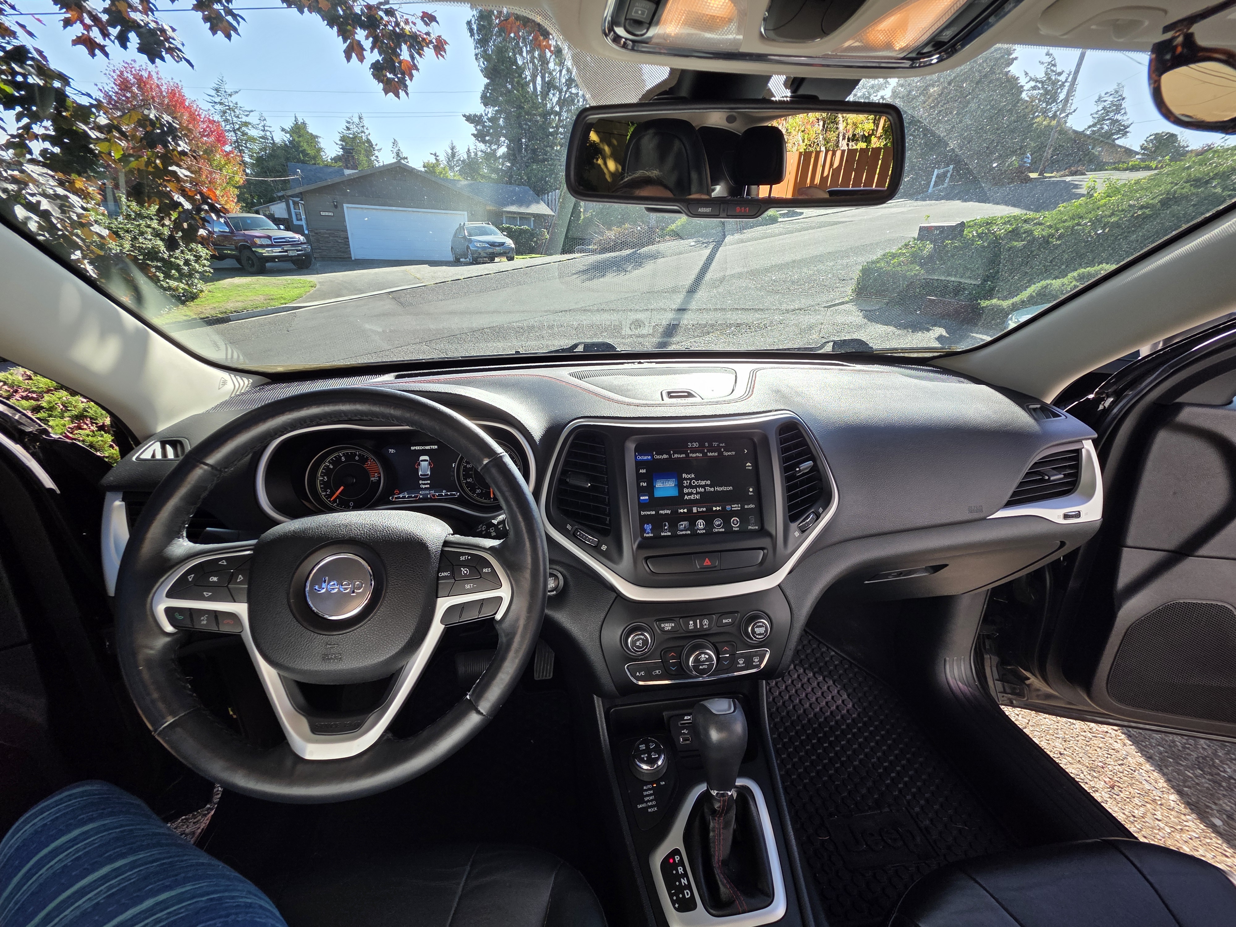 Used 2016 Jeep Cherokee Trailhawk w/ Comfort/Convenience Group AWD/4WD image 6