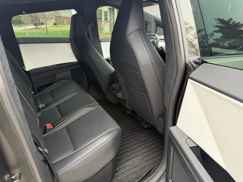 Used 2024 Tesla Cybertruck AWD Crew Cab image 11