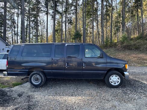 Used 1999 Ford E-350 and Econoline 350 Club Wagon RWD image 1