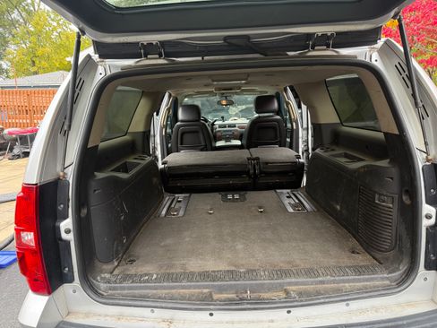 Used 2012 Chevrolet Suburban LT image 11