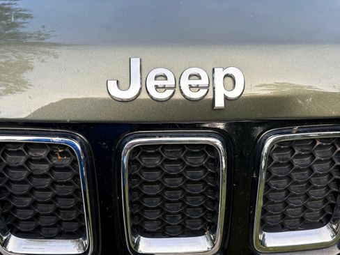 Used 2019 Jeep Compass Latitude w/ Popular Equipment Group AWD/4WD image 11