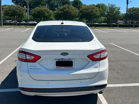 Used 2016 Ford Fusion SE FWD image 5