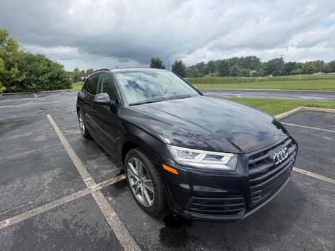 Used 2019 Audi Q5 2.0T Premium Plus w/ Premium Plus Package AWD/4WD image 2