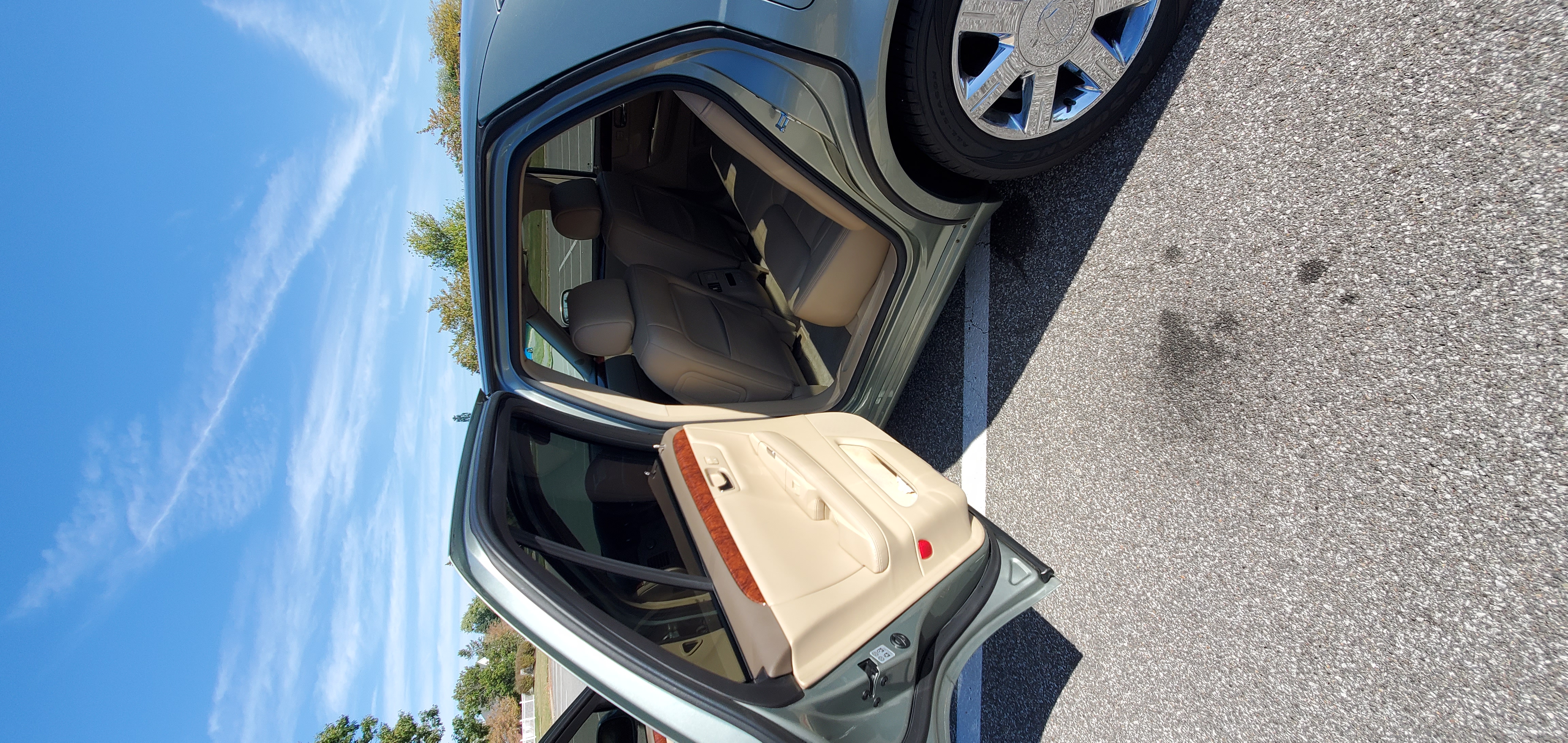 Used 2006 Cadillac DTS w/ Sun And Navigation Package FWD image 6