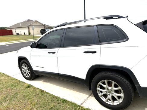 Used 2015 Jeep Cherokee Sport w/ Cold Weather Group image 8