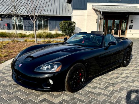 Used 2004 Dodge Viper SRT-10 image 2