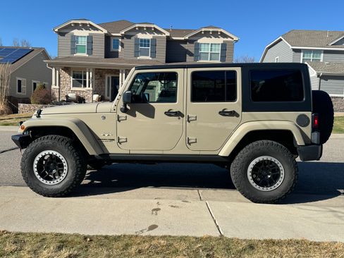 Used 2018 Jeep Wrangler Unlimited Sahara w/ Max Tow Package image 4