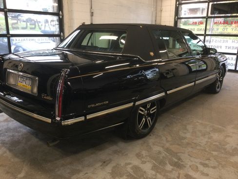 Used 1999 Cadillac De Ville D'Elegance image 2