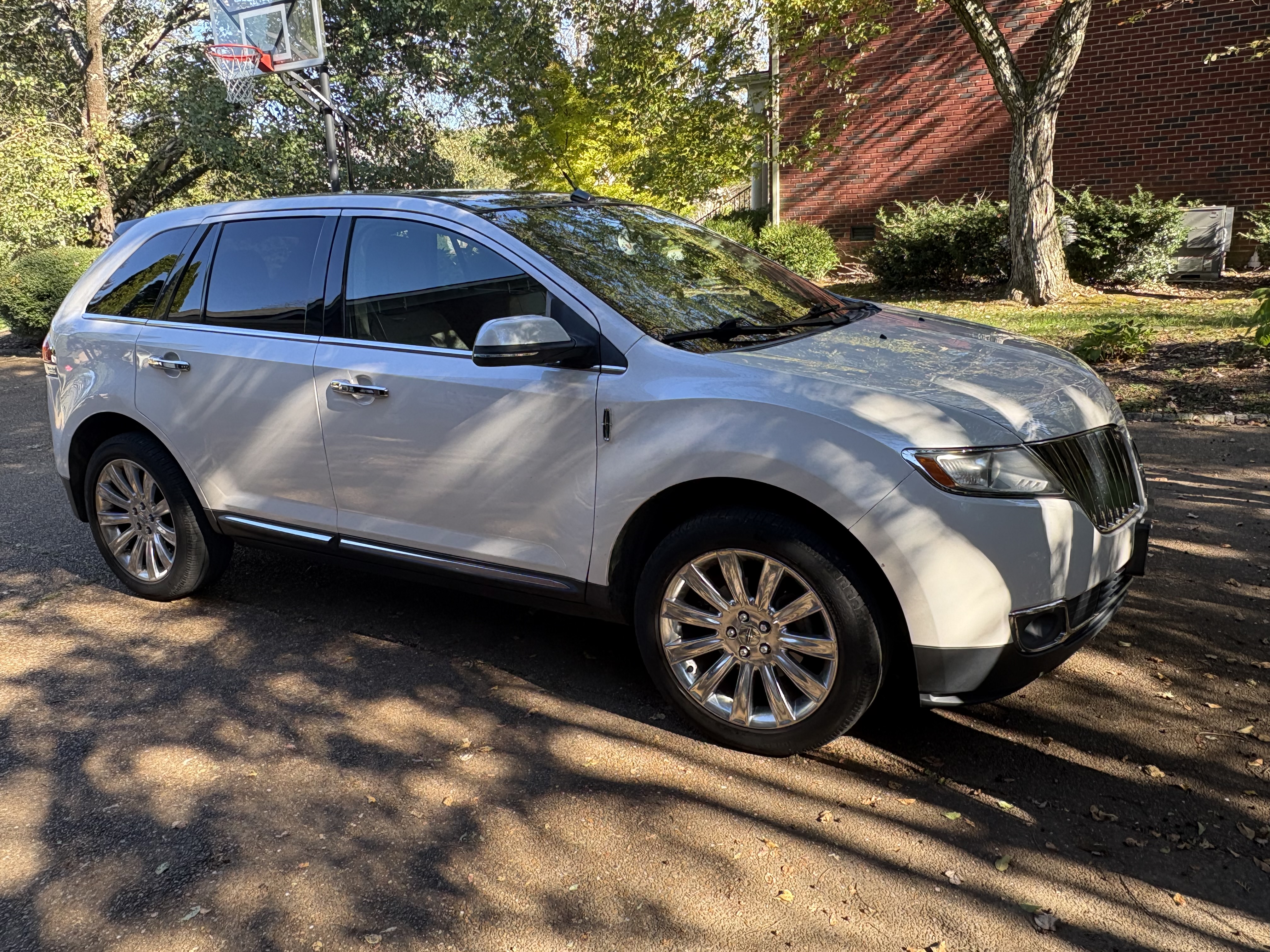 Used 2015 Lincoln MKX FWD w/ Equipment Group 102A image 9