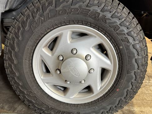 Used 2000 Ford E-350 and Econoline 350 Club Wagon RWD image 4